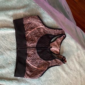 Zipper works great works for exercising it a bra